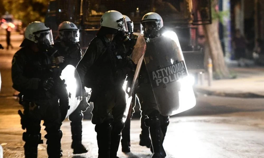 Επεισόδια με ακροδεξιούς και αντιεξουσιαστές σε Θησείο και πλ. Βικτωρίας